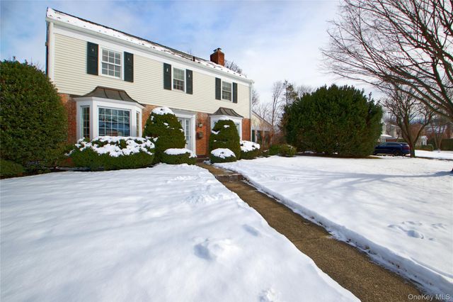 32 Barnard Place, Manhasset, NY 11030