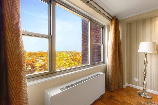 61-20 Grand Central Parkway A804, Forest Hills, NY 11375