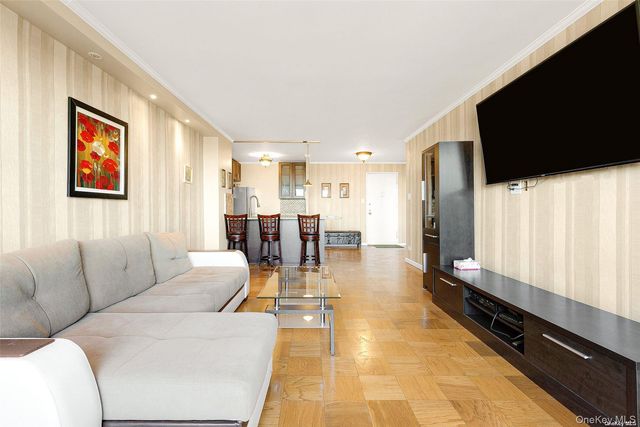 61-20 Grand Central Parkway A804, Forest Hills, NY 11375