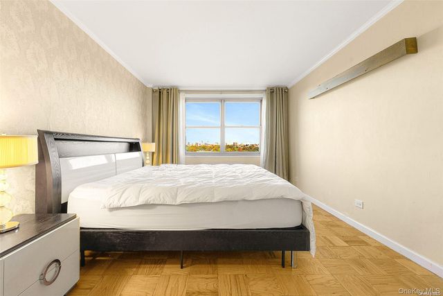 61-20 Grand Central Parkway A804, Forest Hills, NY 11375