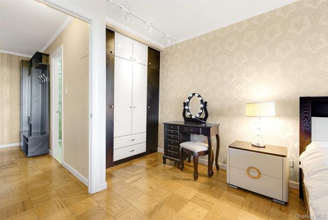 61-20 Grand Central Parkway A804, Forest Hills, NY 11375