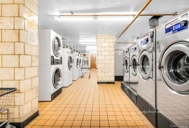 61-20 Grand Central Parkway A804, Forest Hills, NY 11375