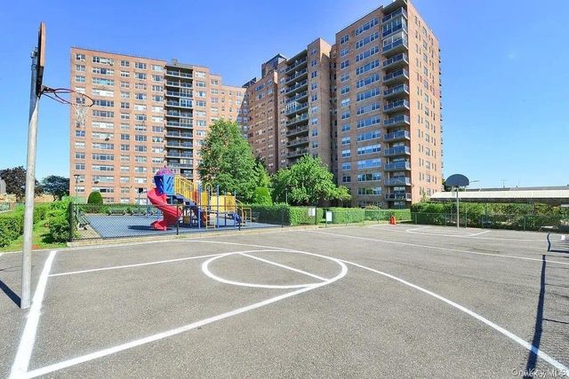 61-20 Grand Central Parkway A804, Forest Hills, NY 11375