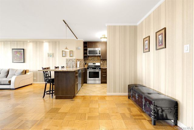 61-20 Grand Central Parkway A804, Forest Hills, NY 11375