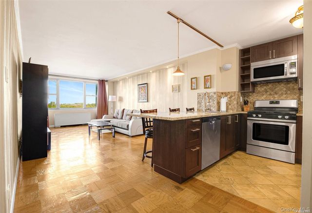 61-20 Grand Central Parkway A804, Forest Hills, NY 11375