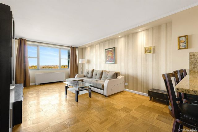 61-20 Grand Central Parkway A804, Forest Hills, NY 11375