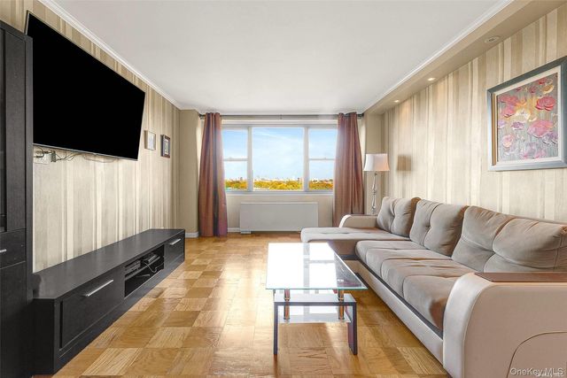 61-20 Grand Central Parkway A804, Forest Hills, NY 11375