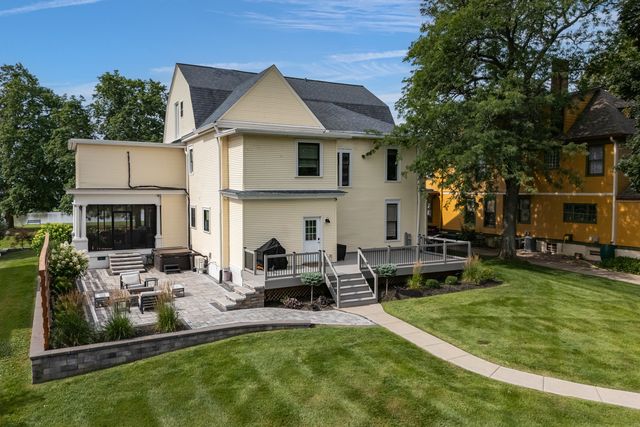 1612 PROSPECT Terrace, Davenport, IA 52803