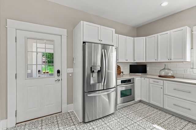 1612 PROSPECT Terrace, Davenport, IA 52803