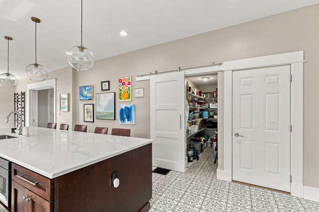1612 PROSPECT Terrace, Davenport, IA 52803