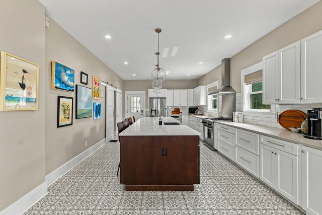 1612 PROSPECT Terrace, Davenport, IA 52803