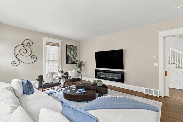 1612 PROSPECT Terrace, Davenport, IA 52803