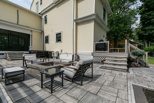 1612 PROSPECT Terrace, Davenport, IA 52803