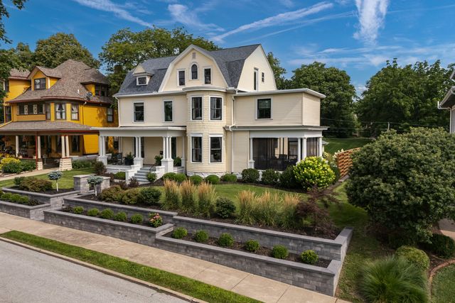 1612 PROSPECT Terrace, Davenport, IA 52803