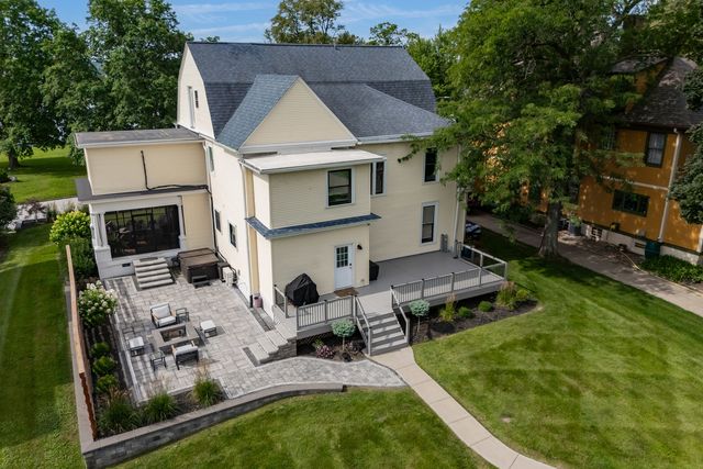 1612 PROSPECT Terrace, Davenport, IA 52803
