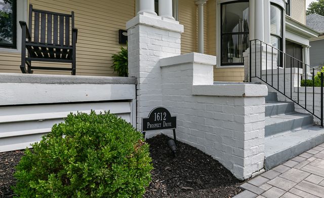 1612 PROSPECT Terrace, Davenport, IA 52803
