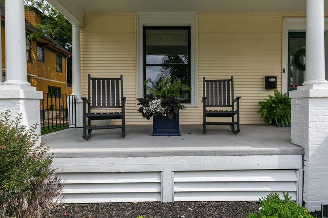1612 PROSPECT Terrace, Davenport, IA 52803