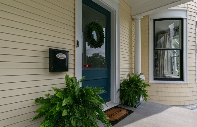 1612 PROSPECT Terrace, Davenport, IA 52803