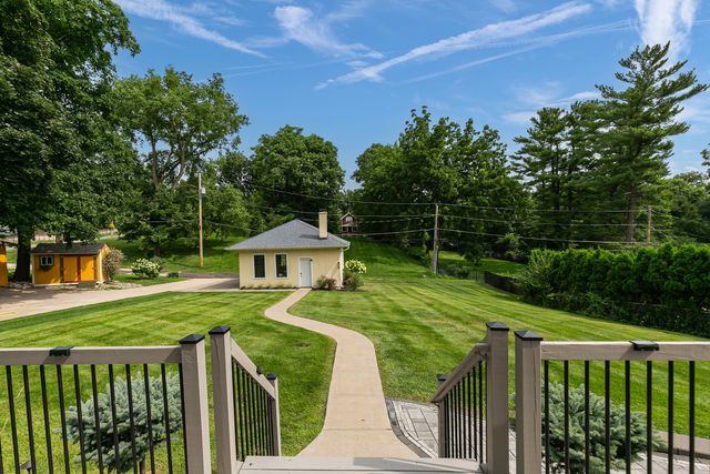 1612 PROSPECT Terrace, Davenport, IA 52803