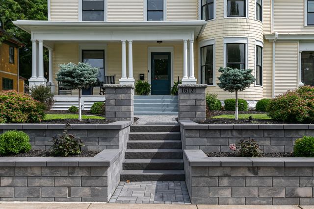 1612 PROSPECT Terrace, Davenport, IA 52803