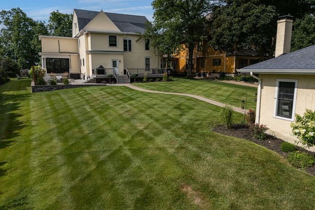 1612 PROSPECT Terrace, Davenport, IA 52803