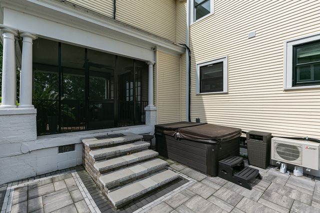 1612 PROSPECT Terrace, Davenport, IA 52803