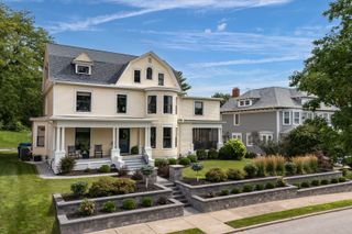1612 PROSPECT Terrace, Davenport, IA 52803