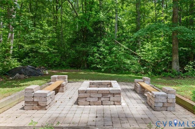 15476 Pine View Ln, Beaverdam, VA 23015