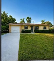 539 Sabal Palm Dr, Lake Park, FL 33403