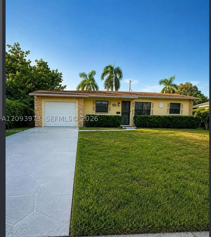 539 Sabal Palm Dr, Lake Park, FL 33403