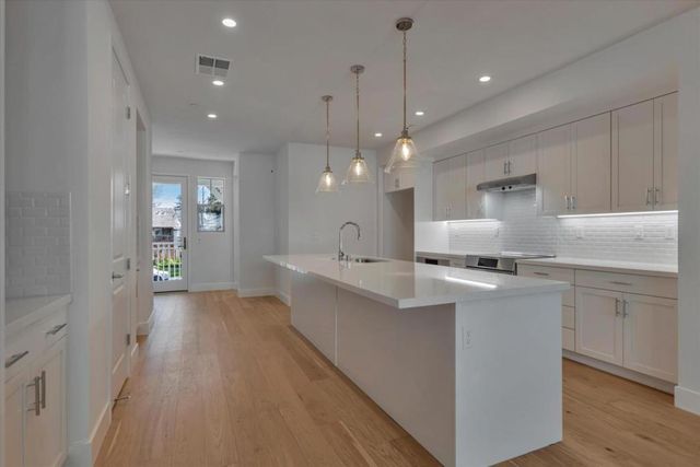 2741 Oak Road, Walnut Creek, CA 94597