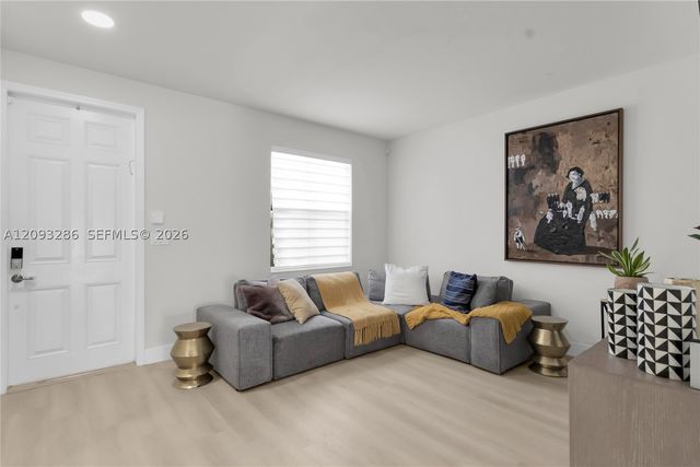 11127 W 32nd Ln, Hialeah, FL 33018