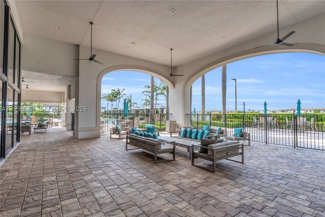 11127 W 32nd Ln, Hialeah, FL 33018