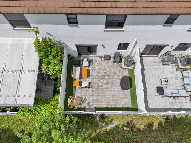 11127 W 32nd Ln, Hialeah, FL 33018