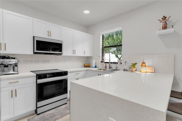11127 W 32nd Ln, Hialeah, FL 33018