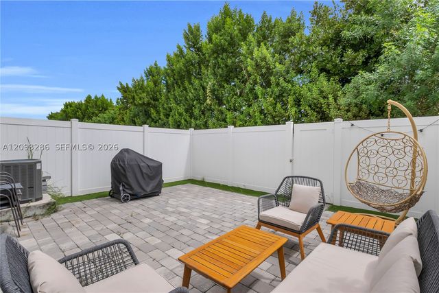 11127 W 32nd Ln, Hialeah, FL 33018
