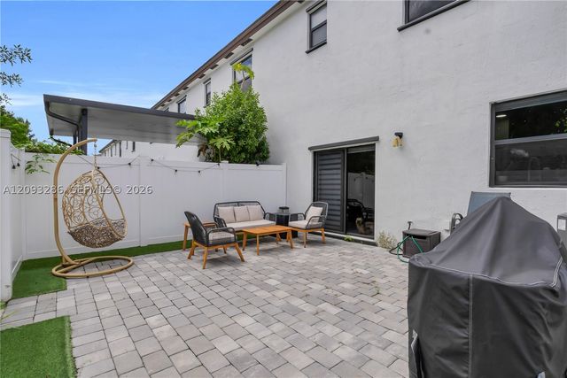 11127 W 32nd Ln, Hialeah, FL 33018