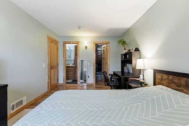 12222 Oak Leaf Circle, Burnsville, MN 55337