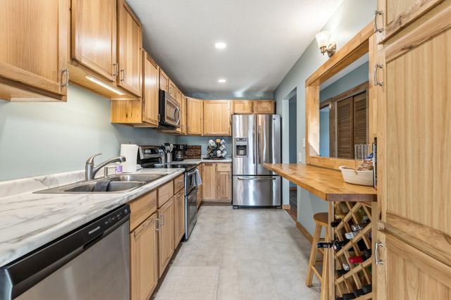 12222 Oak Leaf Circle, Burnsville, MN 55337