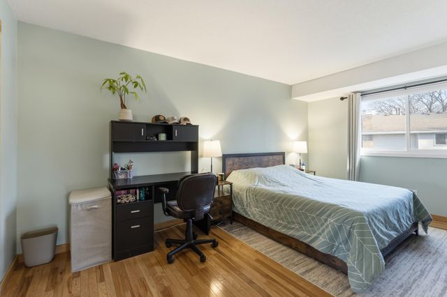 12222 Oak Leaf Circle, Burnsville, MN 55337