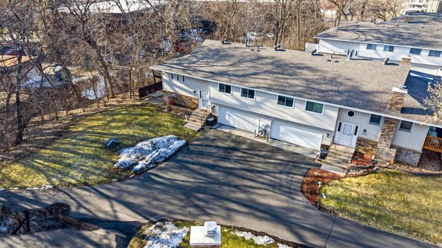 12222 Oak Leaf Circle, Burnsville, MN 55337