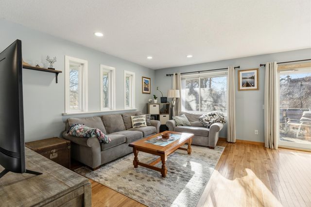 12222 Oak Leaf Circle, Burnsville, MN 55337