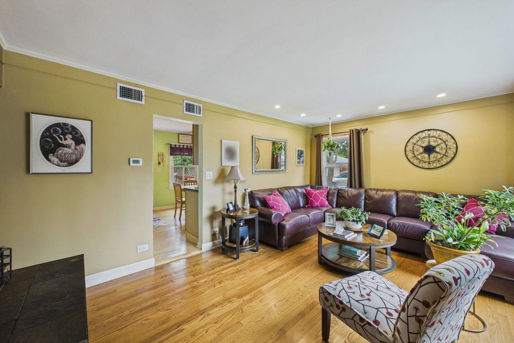 520 N Eastwood Avenue, Mount Prospect, IL 60056 — photo 3