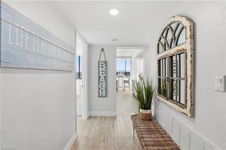 17 Bluebill AVE # 1101, Naples, FL 34108