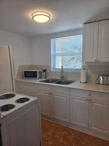 911 N Federal Highway 205, Lake Worth Beach, FL 33460