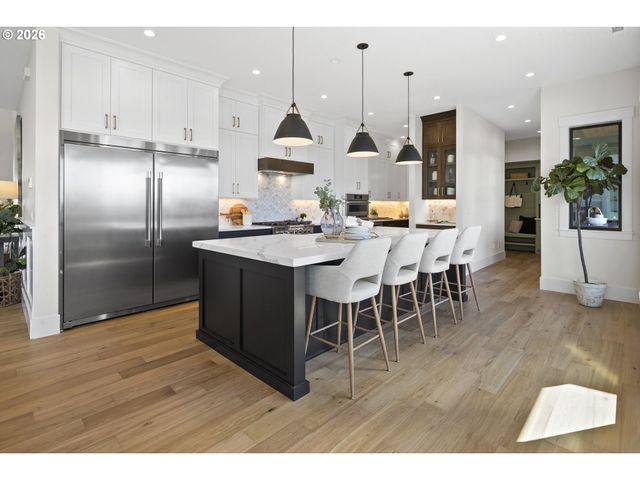 22890 WEATHERHILL Rd, West Linn, OR 97068