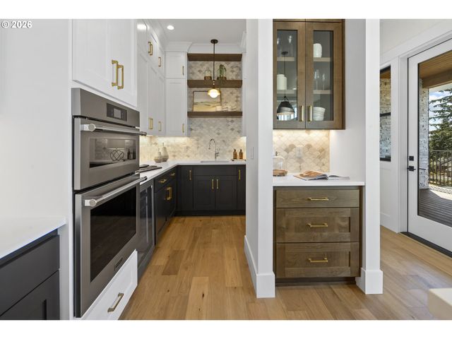 22890 WEATHERHILL Rd, West Linn, OR 97068