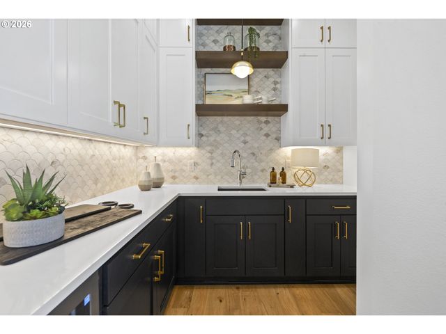 22890 WEATHERHILL Rd, West Linn, OR 97068