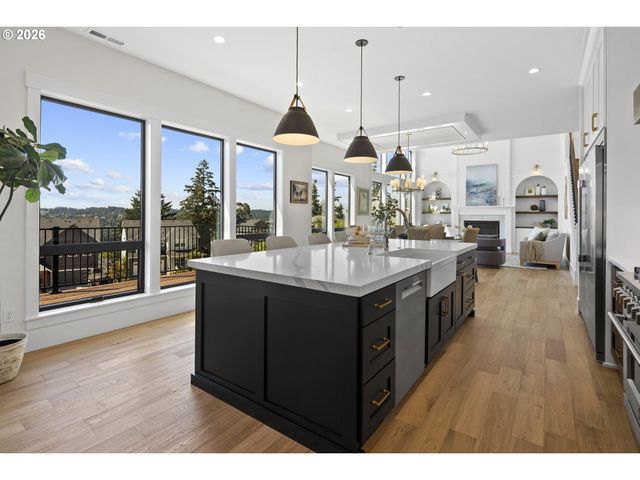 22890 WEATHERHILL Rd, West Linn, OR 97068