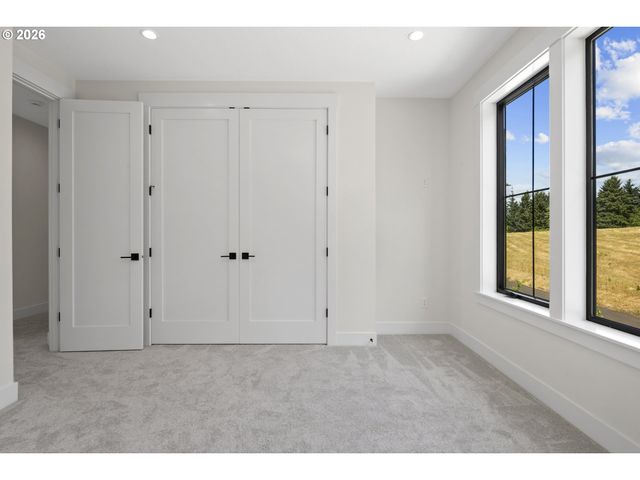 22890 WEATHERHILL Rd, West Linn, OR 97068